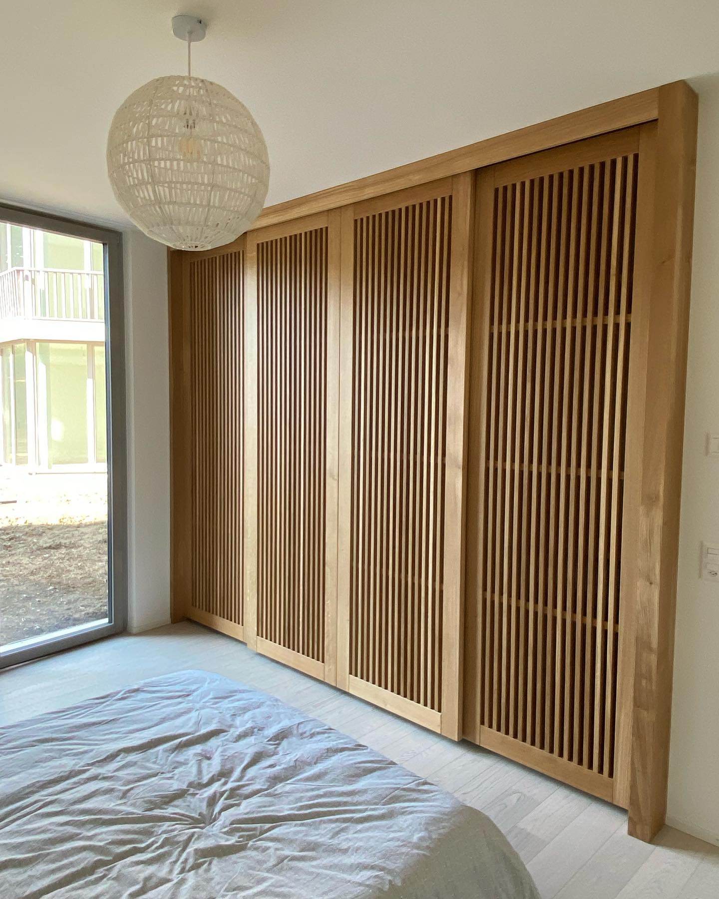 277229409_407599964616794_158082576395446705_N | Ebenisterie Agencement Graff L’élégance intemporelle d’un dressing avec façades ajourées en bois massif Guebwiller